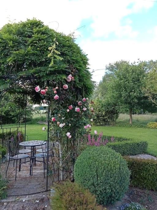 Le Clos Des Marronniers Ecques Exterior foto
